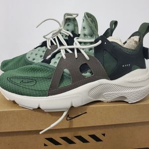 SOLD OUTSIDE OF POSH